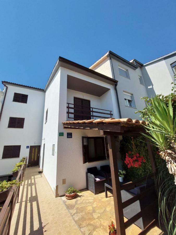 The Big Smile Apartments พูลา ภายนอก รูปภาพ
