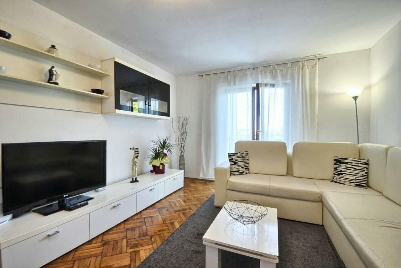 The Big Smile Apartments พูลา ภายนอก รูปภาพ